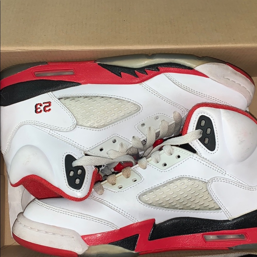 Jordan’s Fire Red 5s 🔴